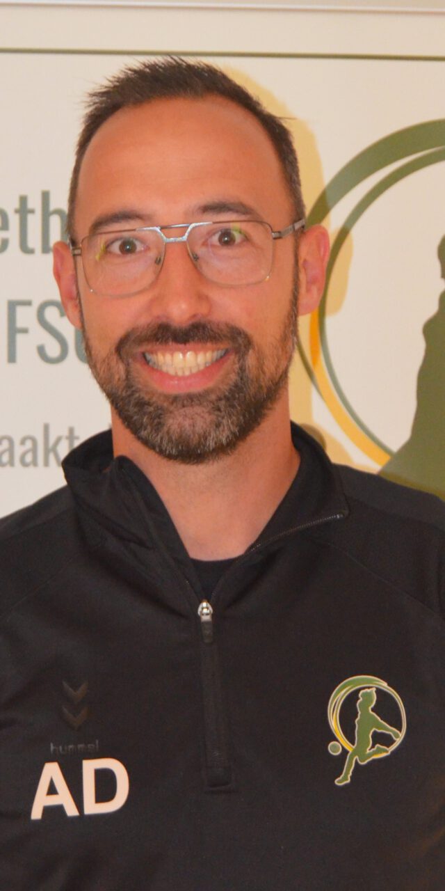 https://vvfsg.nl/wp-content/uploads/2024/11/Andy-Donners-2-640x1280.jpg